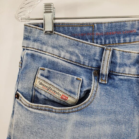 Diesel 2019 D Strukt Men's Mid Rise Skinny Light Wash Denim Jeans Size 30x30 - Picture 6 of 13